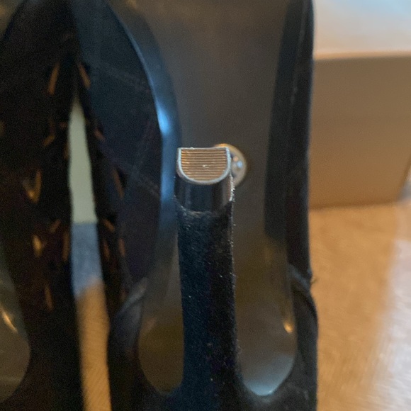 MICHAEL Michael Kors Ivy Bootie. Black. Size 10. - Picture 11 of 16